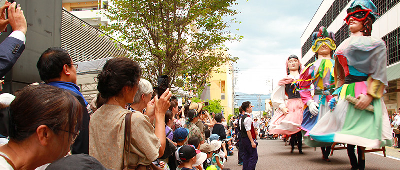 Les Géants de Tolosa en visite au Festival international d’Iida (Japon)